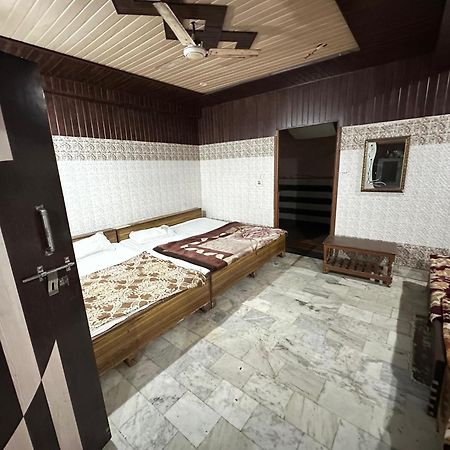 Subhadra Guest House Матура Екстериор снимка