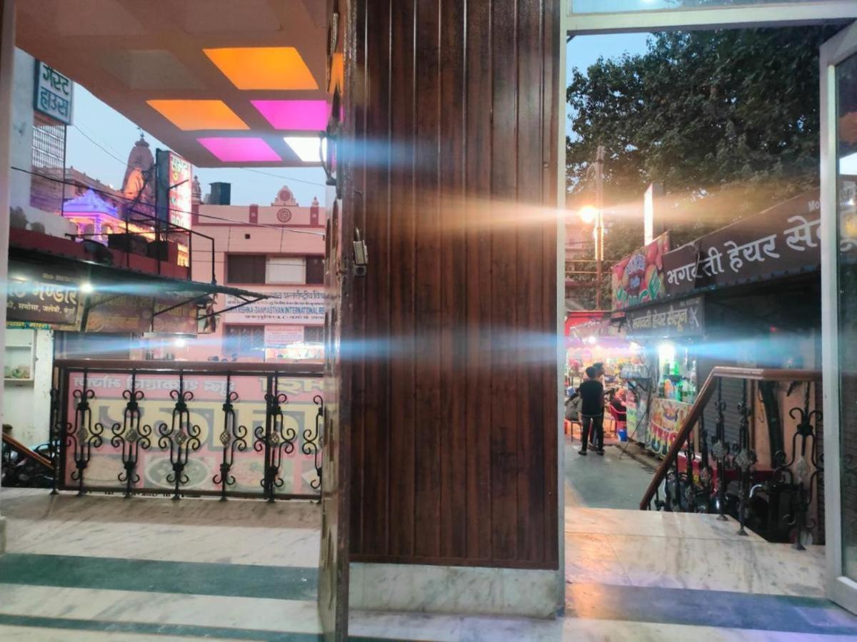 Subhadra Guest House Матура Екстериор снимка