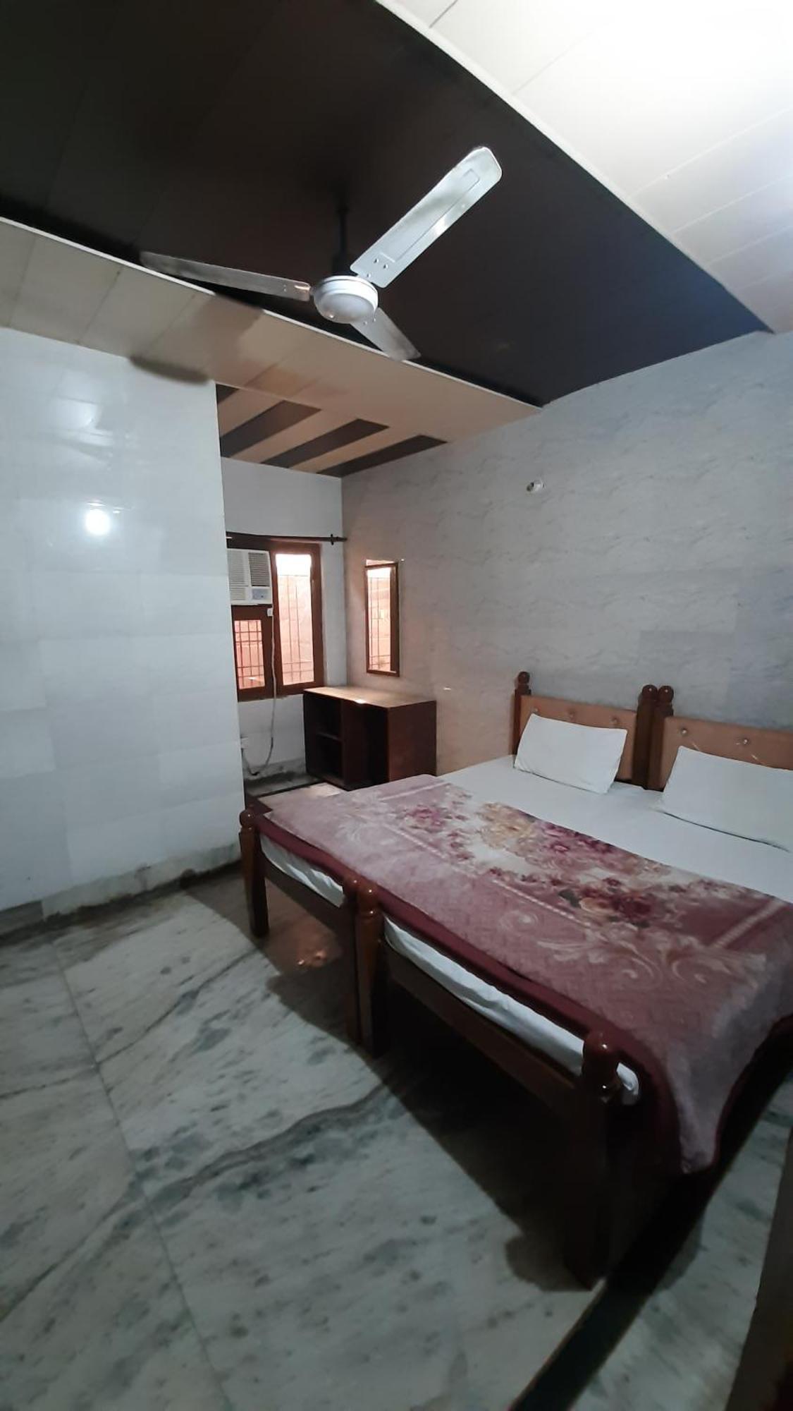 Subhadra Guest House Матура Стая снимка