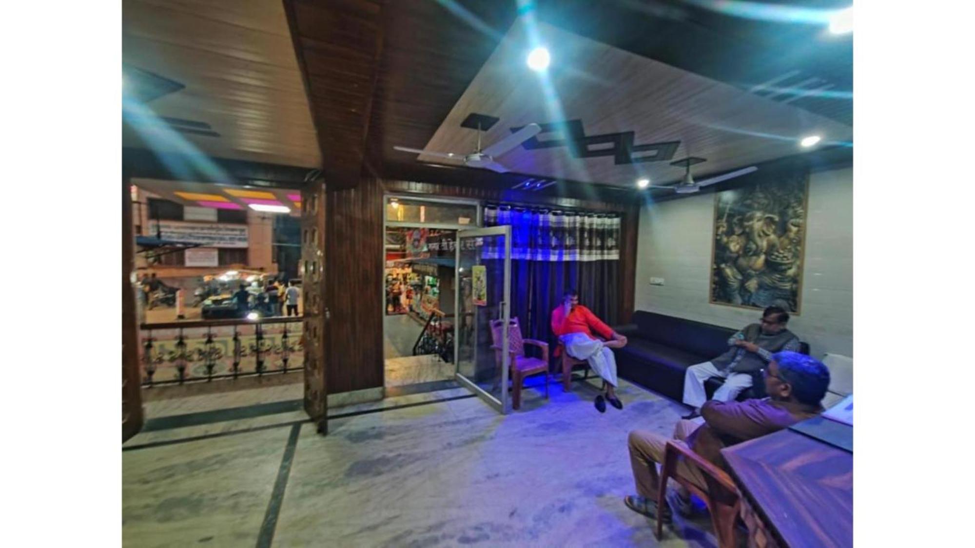 Subhadra Guest House Матура Екстериор снимка