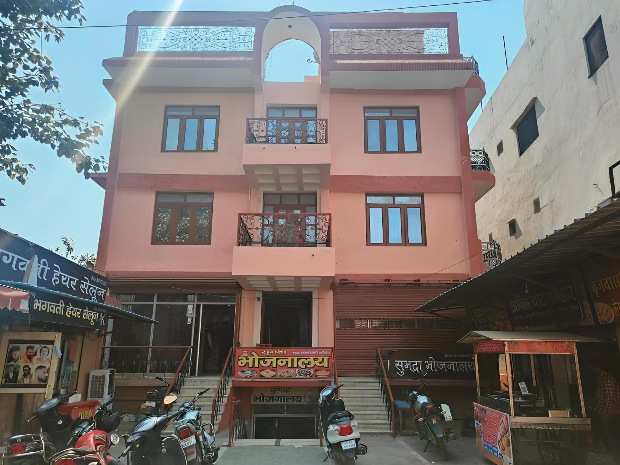 Subhadra Guest House Матура Екстериор снимка