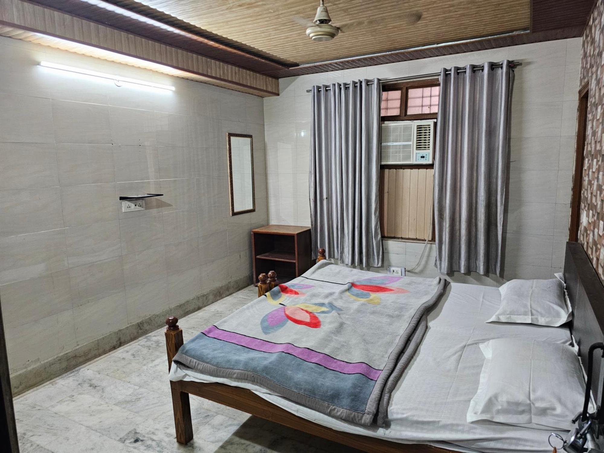 Subhadra Guest House Матура Стая снимка