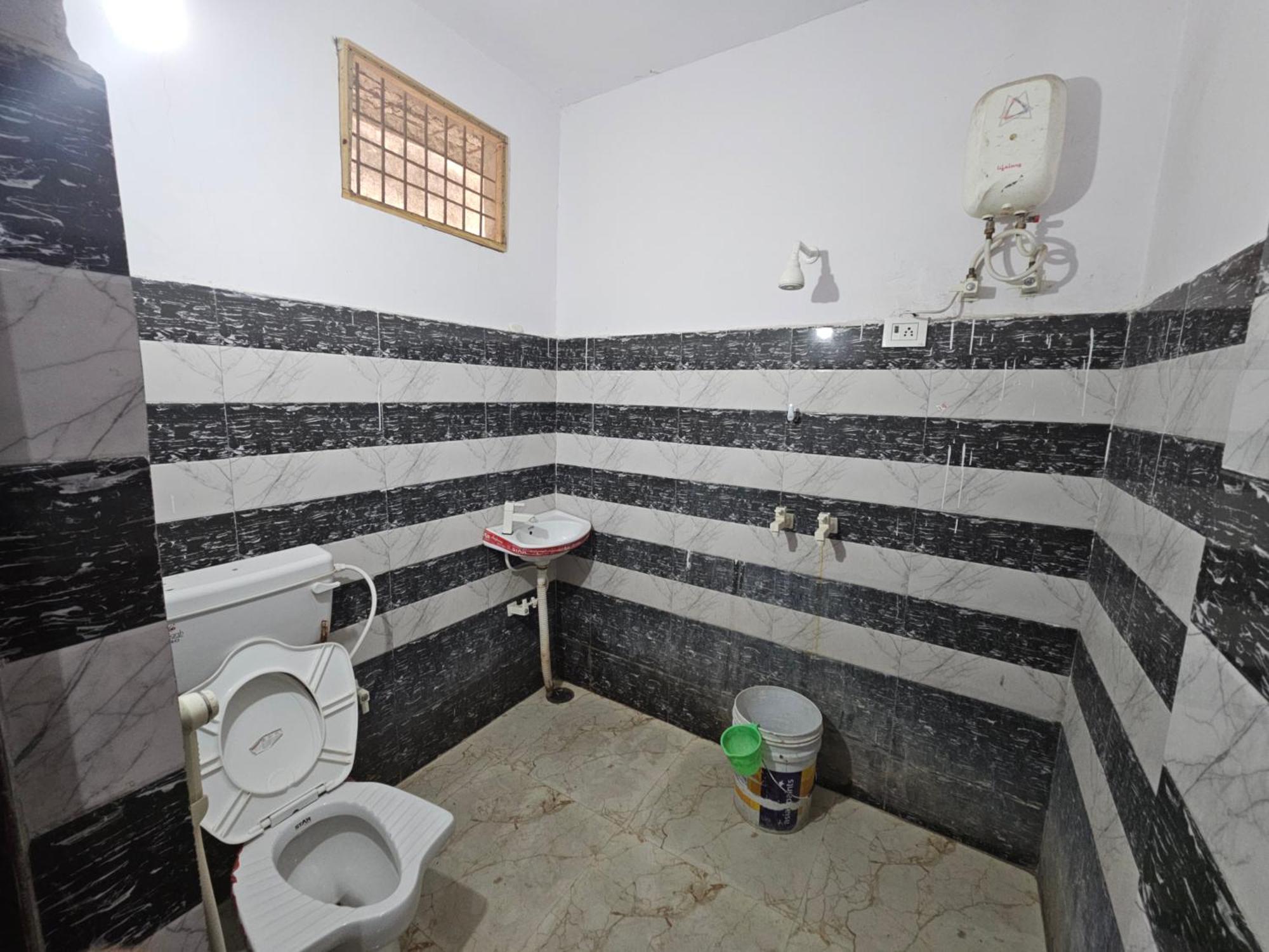 Subhadra Guest House Матура Стая снимка